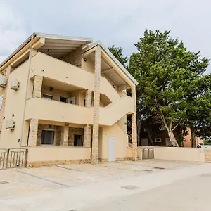 Lorena Apartman